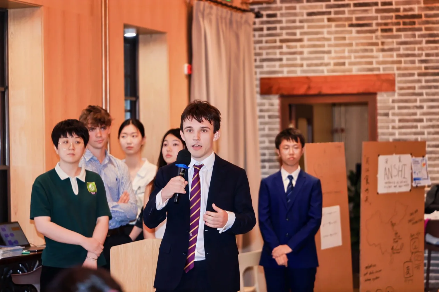 Team 4 presenting at the final showcase